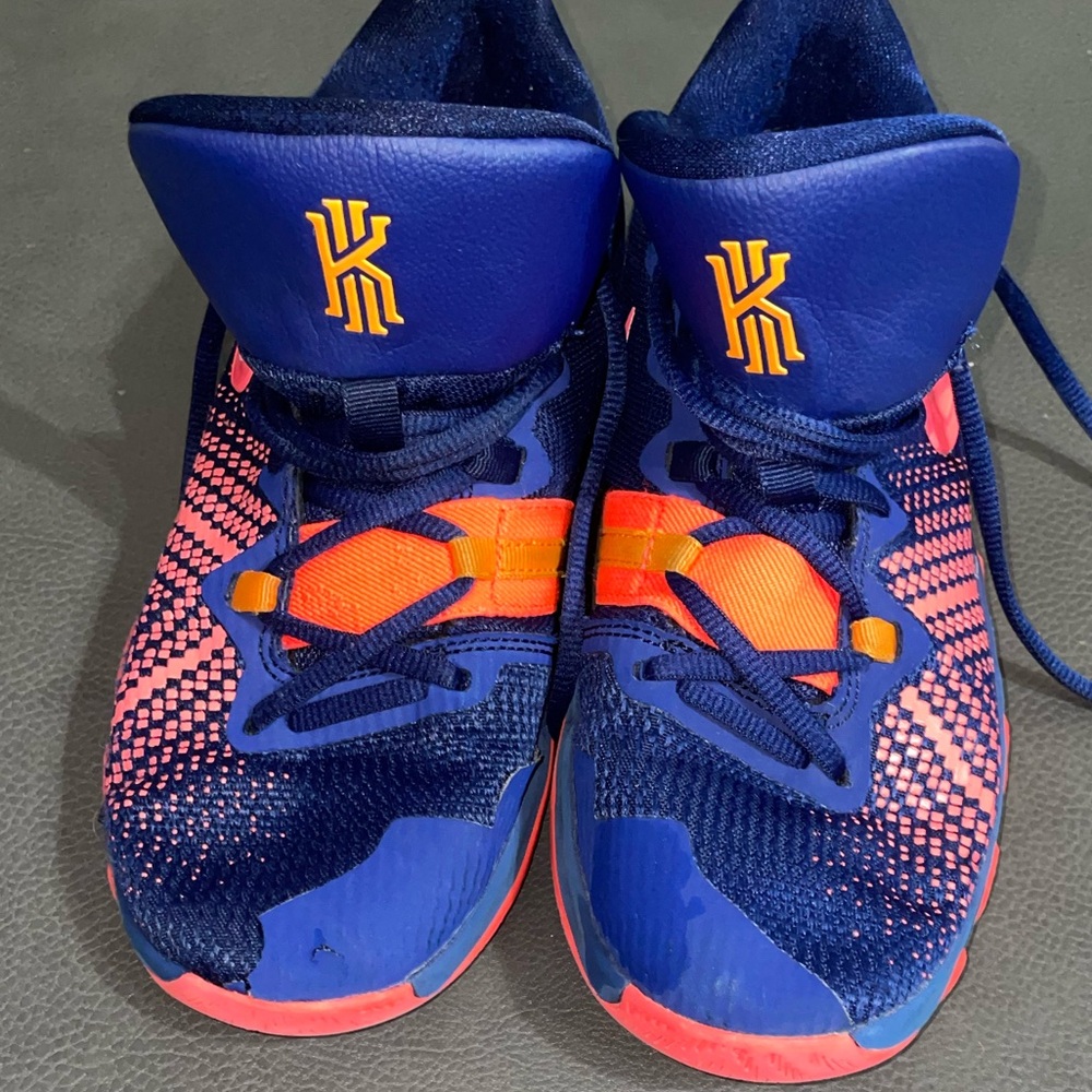 Nike Kyrie Flytrap II GS Basketball Shoes | Blue Pink Orange | Youth 4.5